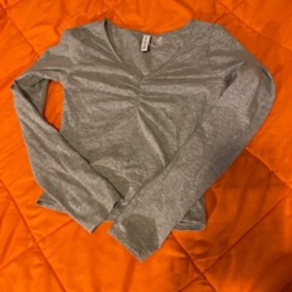 Divided/H&M ruched neck long sleeve top - Picture 2 of 4